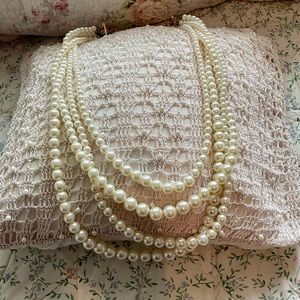 🍾🎁🎄4 STRING GRADUATED PEARL NECKLACE ONE CLASP HOLIDAY READY